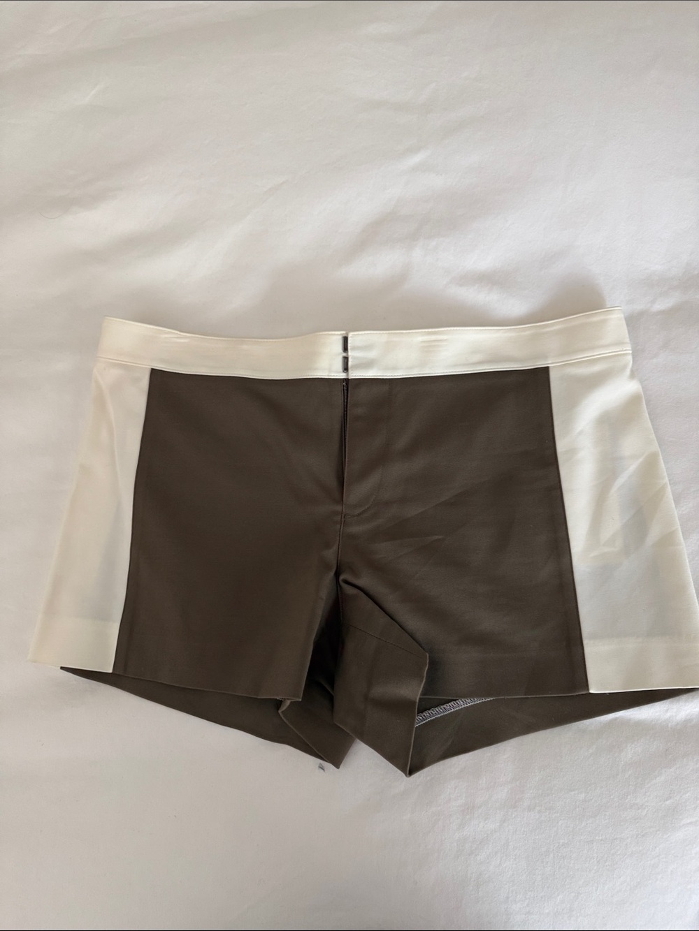 AMAZING VINTAGE CLUB MONACO SHORTS SIZE 10